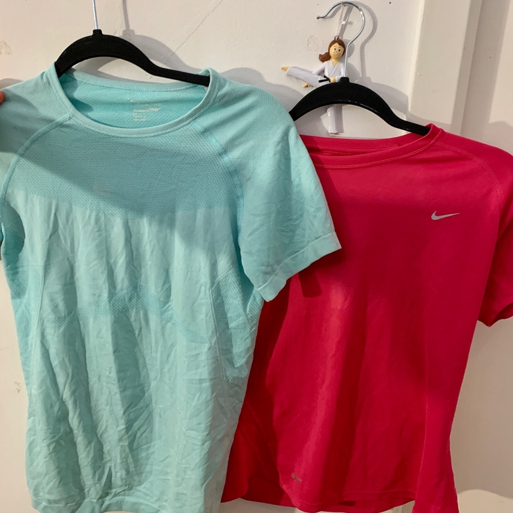 Women’s activewear tops
